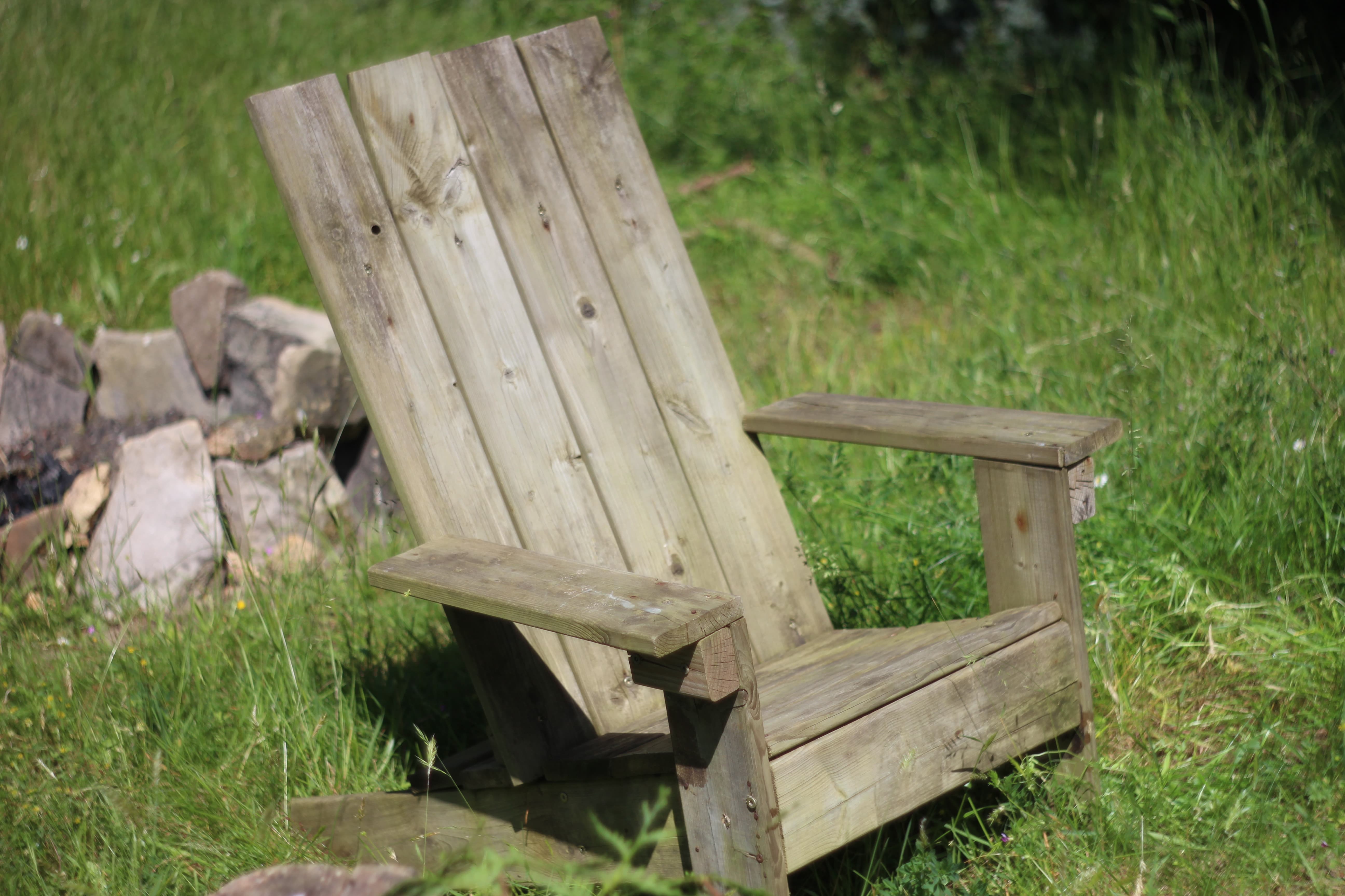 Miniature fauteuil en bois